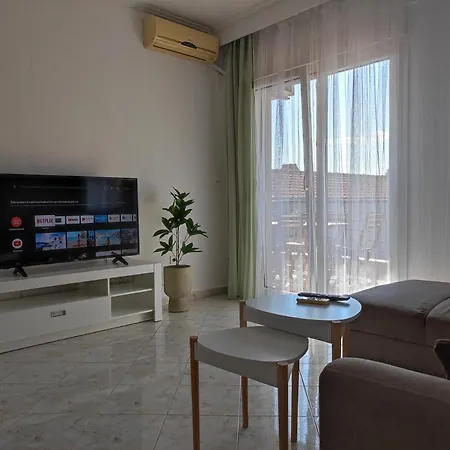 Sea Breeze Ii Apartment Peraía